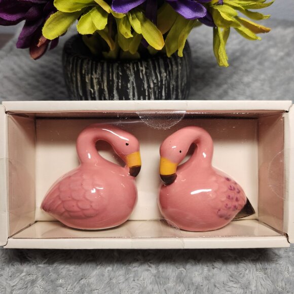 NWOT – Cabana Pink Flamingo Salt & Pepper Shakers - Picture 1 of 3